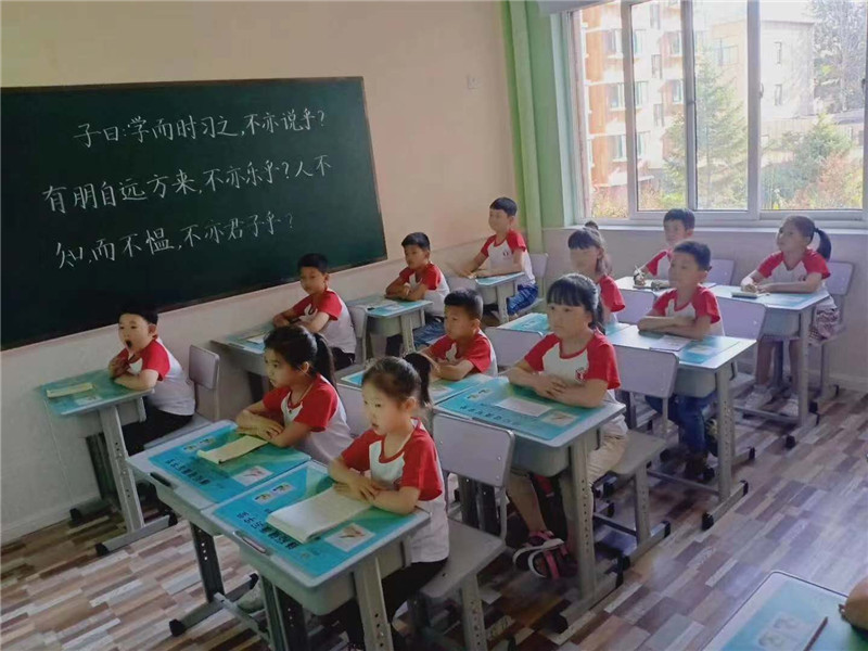 校區(qū)內(nèi)學(xué)員聽(tīng)課