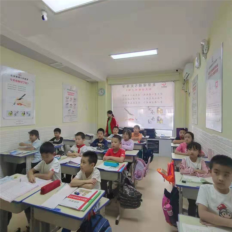 教室內(nèi)學(xué)員聽(tīng)課