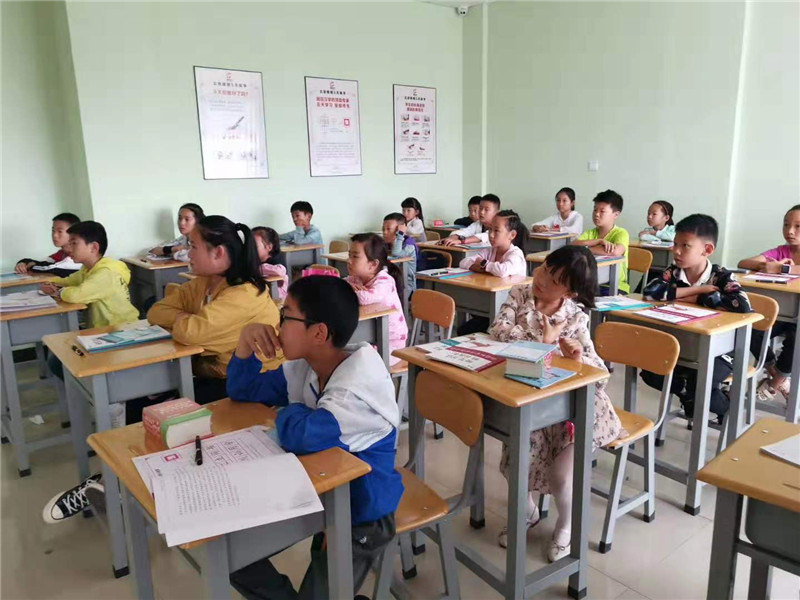 教室內(nèi)學(xué)員聽課