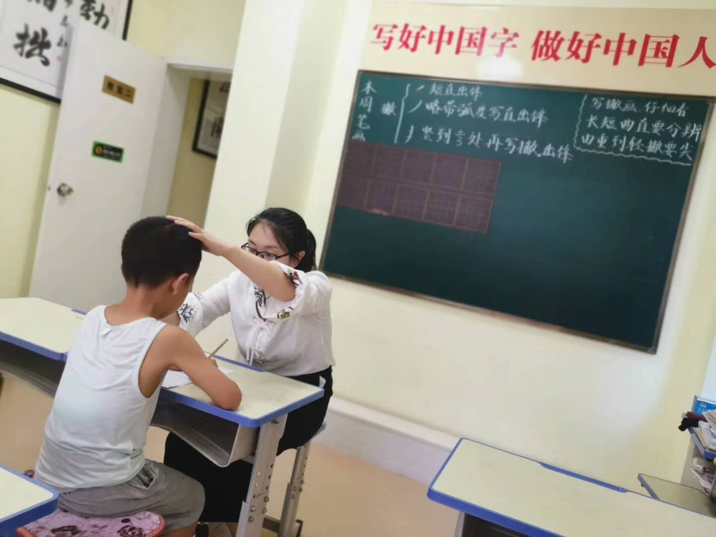 家長(zhǎng)該怎樣鼓勵(lì)孩子，讓孩子堅(jiān)持練字？